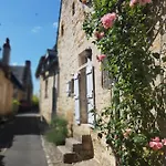 Maison 2 Chambres Avec Piscine Pres De Sarlat Et Rocamadour *