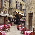Maison 2 Chambres Avec Piscine Pres De Sarlat Et Rocamadour
