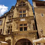Maison 2 Chambres Avec Piscine Pres De Sarlat Et Rocamadour *