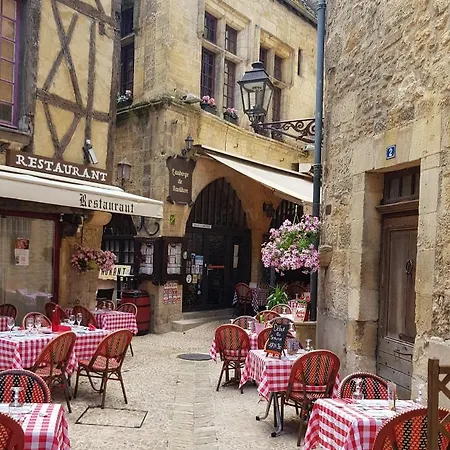 Charming House Between Lot & Dordogne With Private Pool