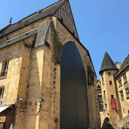 Charming House Between Lot & Dordogne With Private Pool