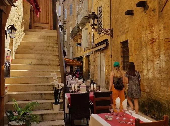 Maison 2 Chambres Avec Piscine Pres De Sarlat Et Rocamadour