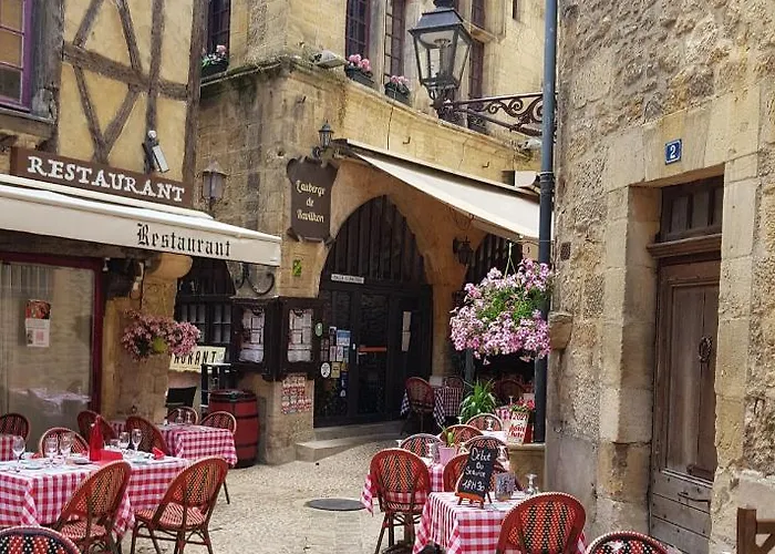 Charming House Between Lot & Dordogne With Private Pool