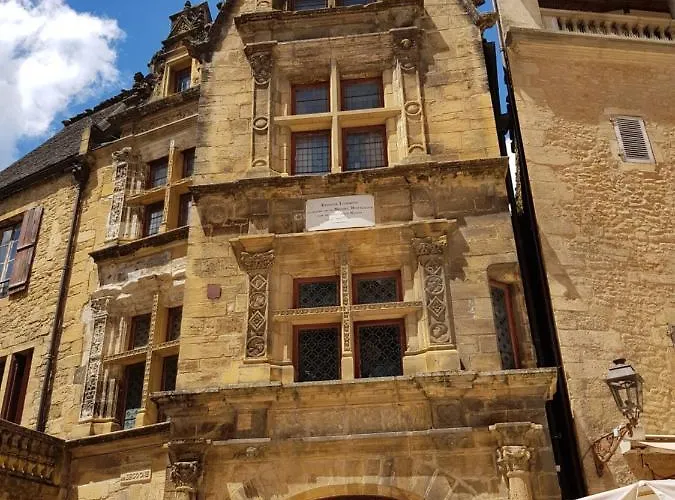 Maison 2 Chambres Avec Piscine Pres De Sarlat Et Rocamadour *
