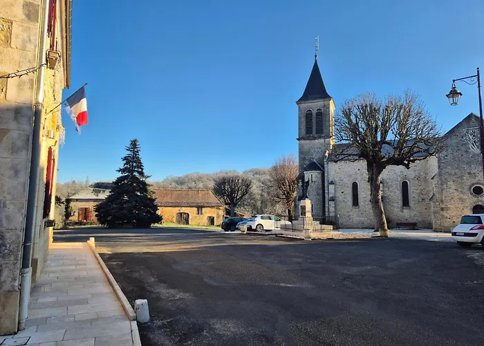 Charming House Between Lot & Dordogne With Private Pool בית נופש *