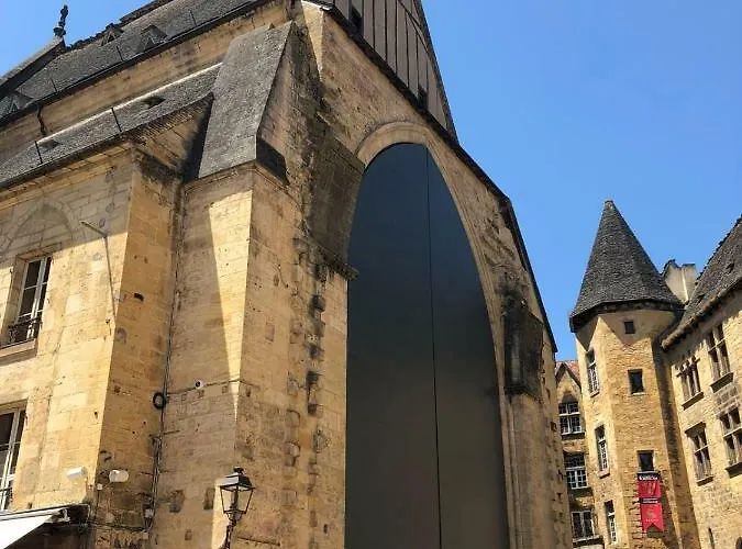 Maison 2 Chambres Avec Piscine Pres De Sarlat Et Rocamadour